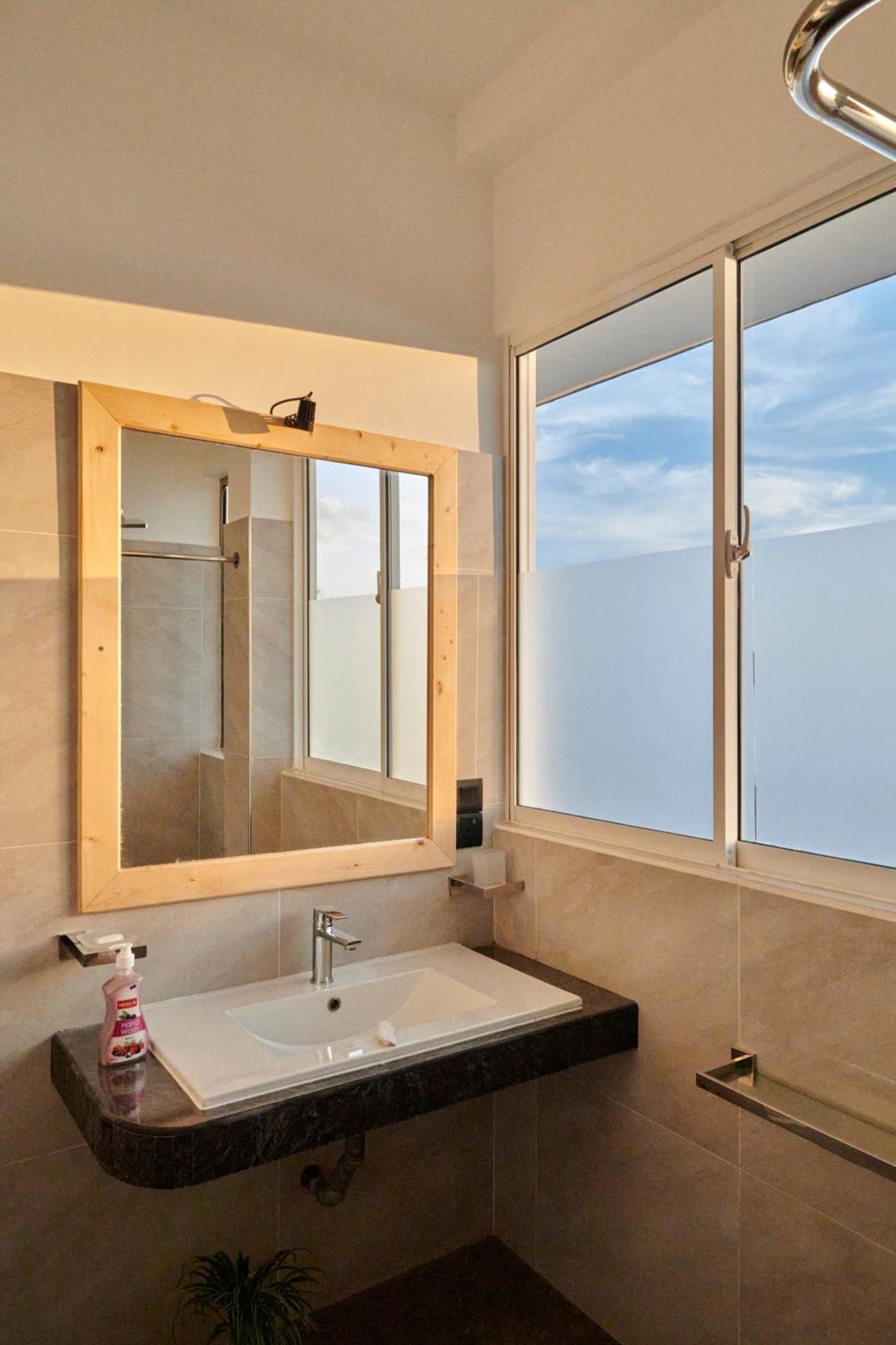 Kings Bay Beach Resort 高尔 外观 照片
