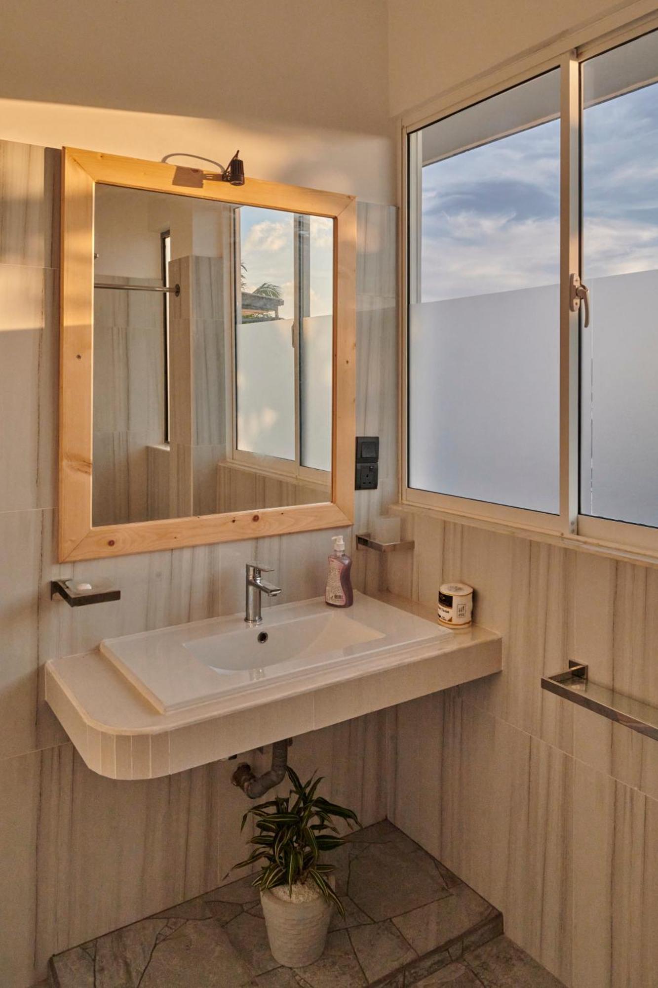 Kings Bay Beach Resort 高尔 外观 照片