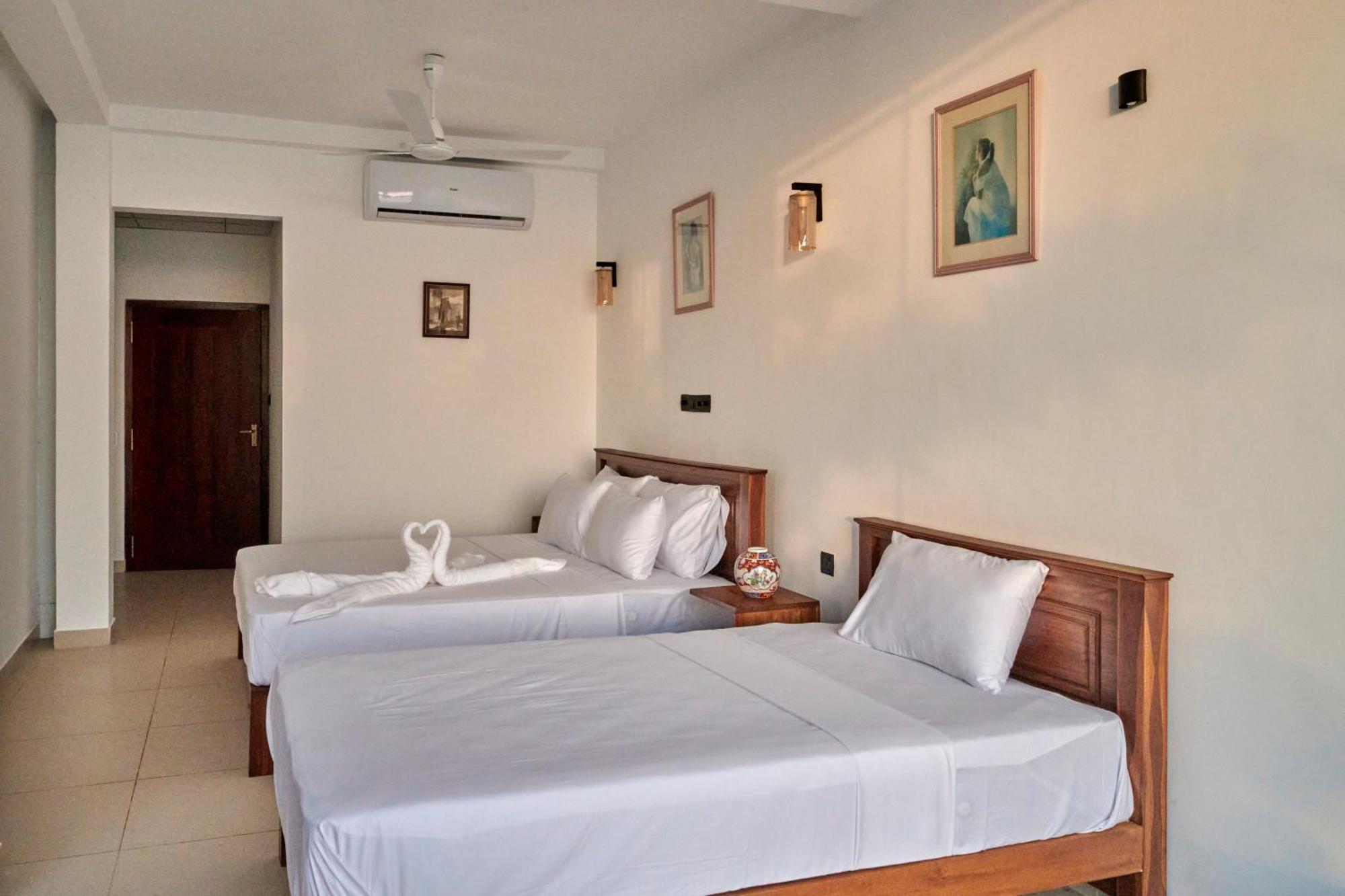 Kings Bay Beach Resort 高尔 外观 照片